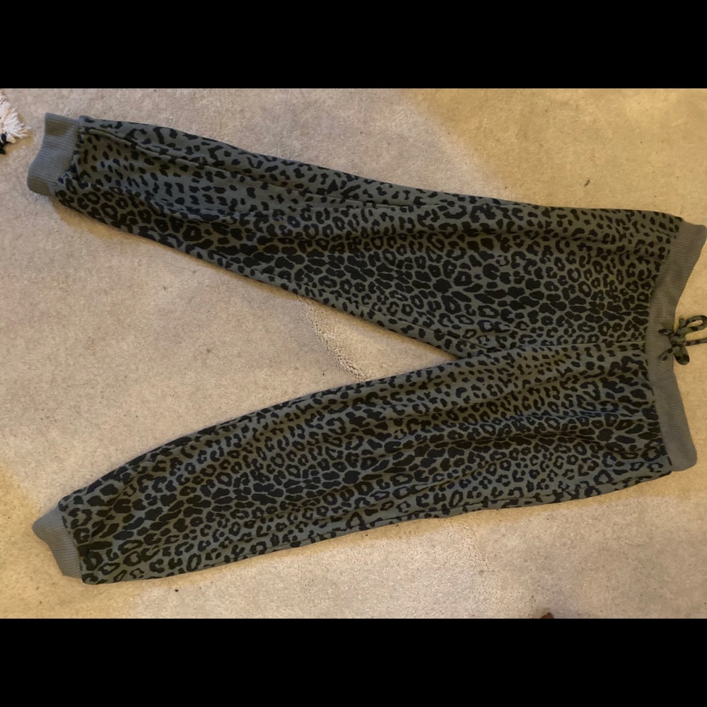 Leisure pants olive green